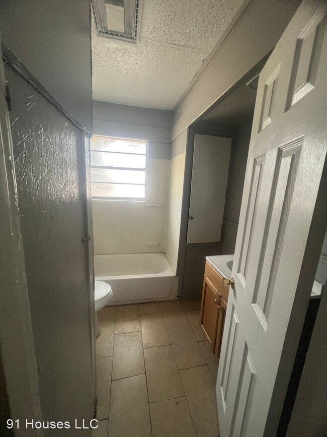 Building Photo - 3 br, 1 bath House - 1743 Hickory