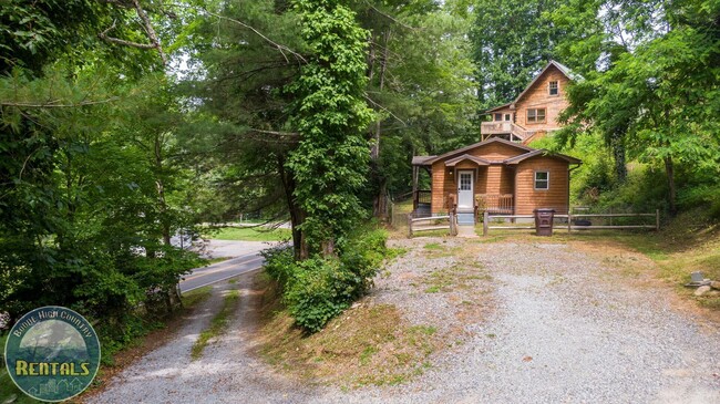 Building Photo - Chic 2 Bedroom Cabin in Vilas