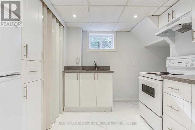Building Photo - 50 Cartier Crescent