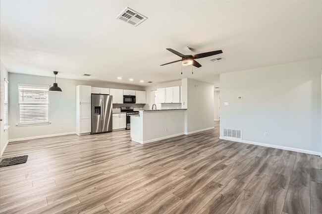 Building Photo - 305 Bird Dog Bend