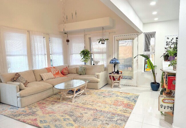 Foto del edificio - 6281 Treetop Dr