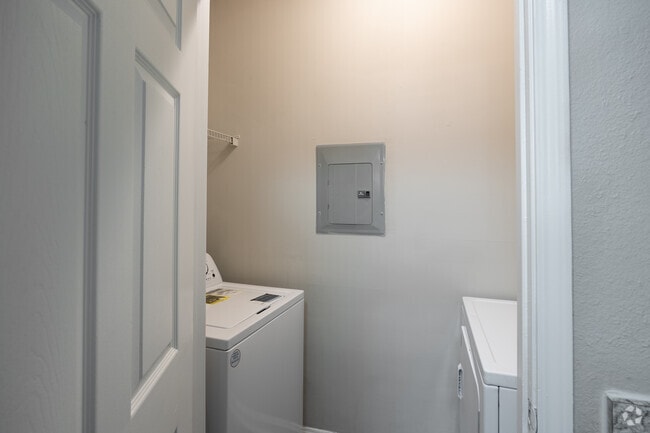 2BR - 2BA, 1154 Sqf - River Vista