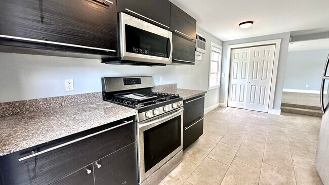 Building Photo - 318 S K St