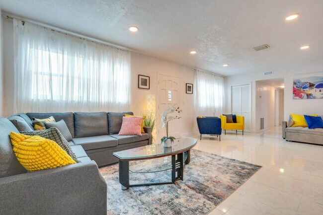 Foto del edificio - 19630 NW 5th Ave