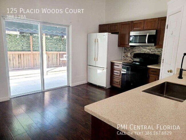 Foto del edificio - 125 Placid Woods Ct