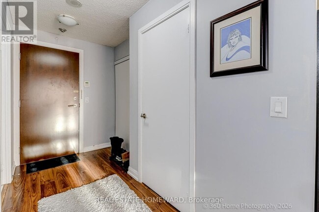 Building Photo - 181 Village Green Square