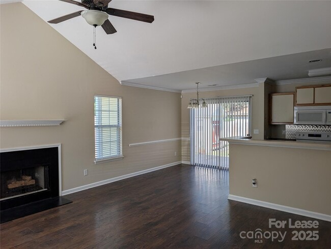 Building Photo - 125 Foxglove Dr