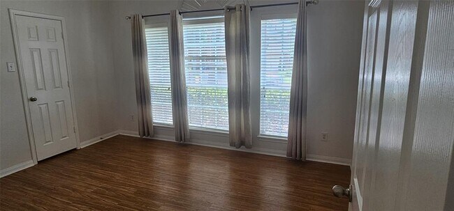 Foto del edificio - 957 Firthwood Ln