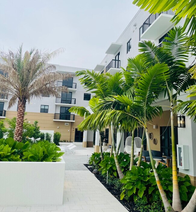 Foto del edificio - 8190 W Commercial Blvd
