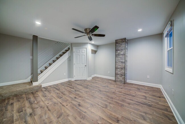 Foto del edificio - FULLY RENOVATED 3 BEDROOM HOUSE IN THE HEA...