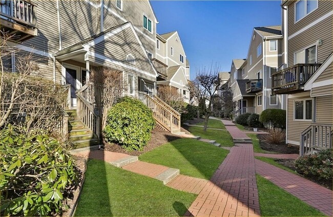 Courtyard - 7 Glenrock