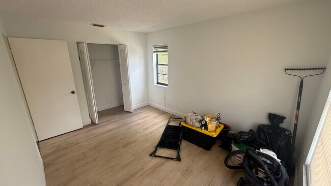 Building Photo - 10583 La Placida Dr