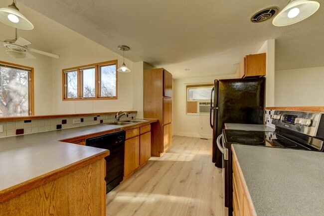 Foto del edificio - “PRICE DROP!!!” Live in the Heart of Old Town Lafayette | Spacious 4BR with Private Backyard & Ga...