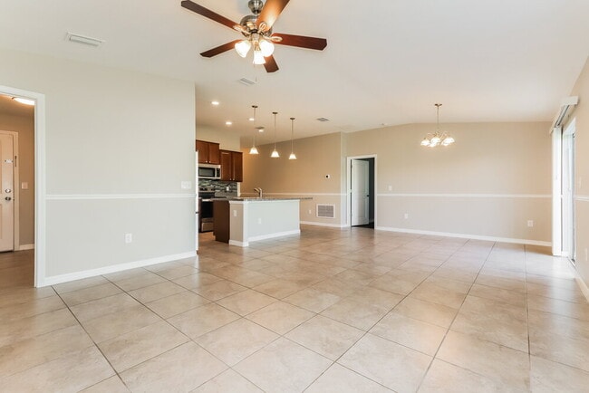 Building Photo - 1637 Climbing Dayflower Dr