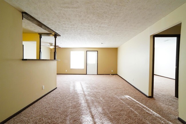 Building Photo - 5470 Beechmont Ave