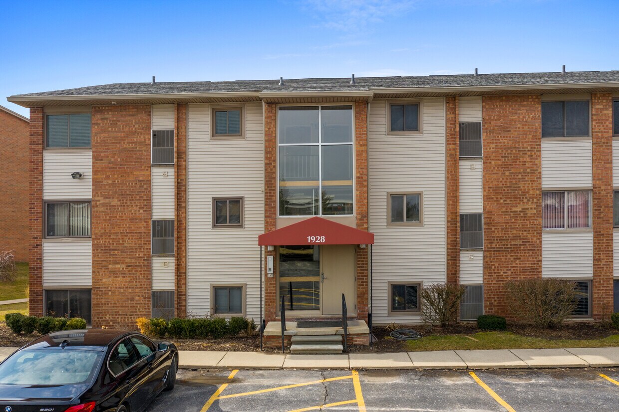 1928 Klingensmith Rd Unit 63C, Bloomfield Township, MI 48302 Condo