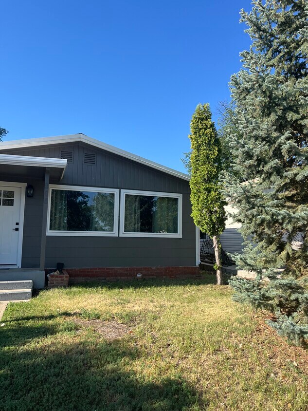 Foto principal - 905 E St