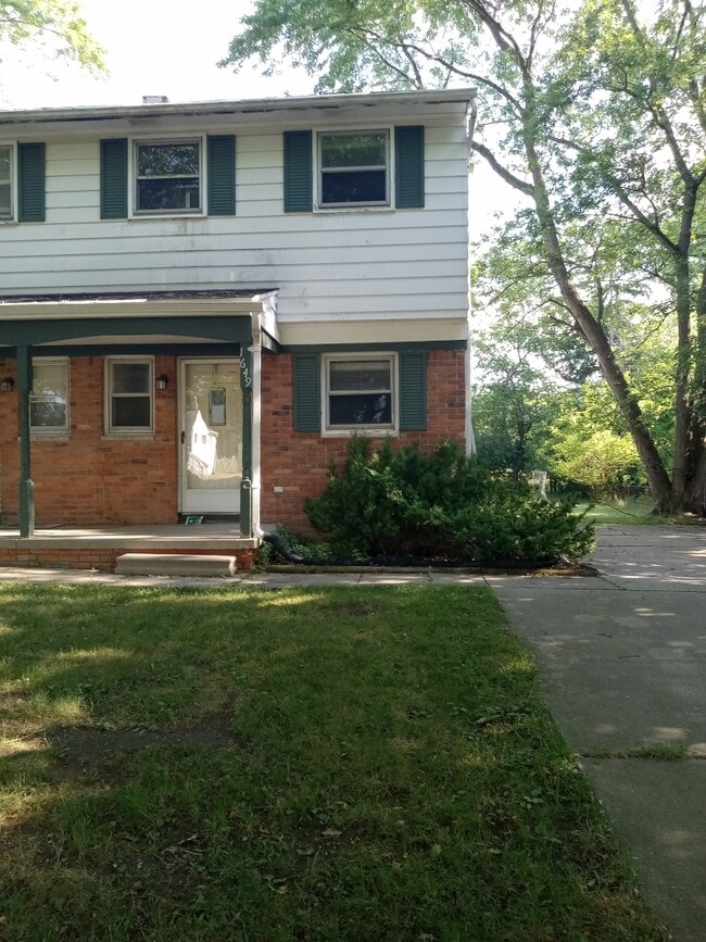 Building Photo - 1649 Greencrest Ave