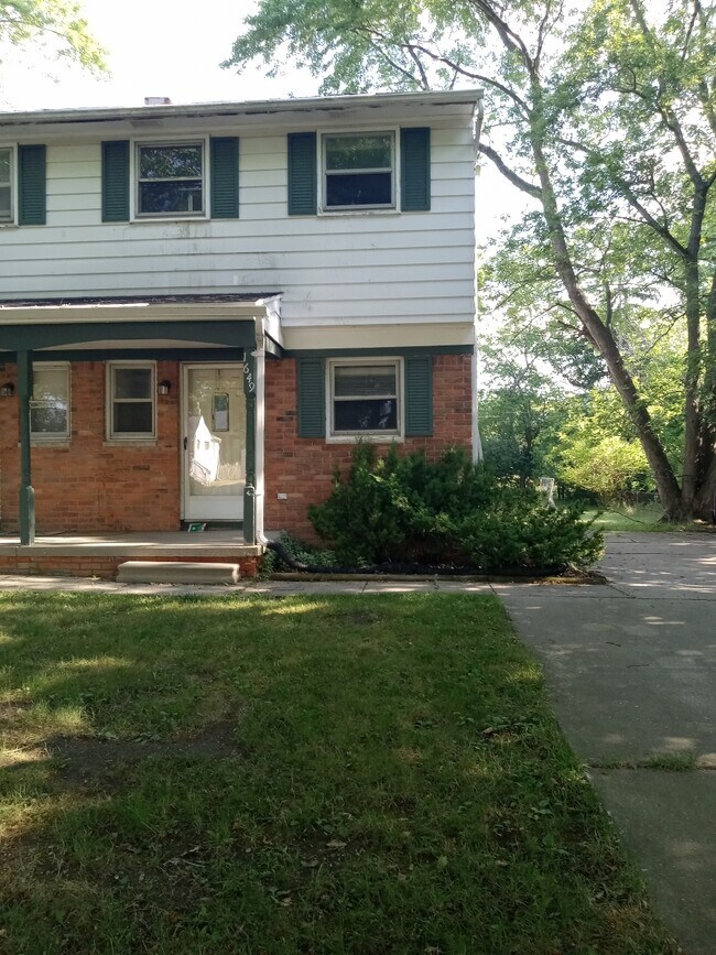 Foto del edificio - 1649 Greencrest Ave