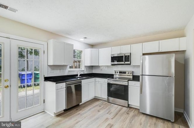 Building Photo - 4311 Drake Ct