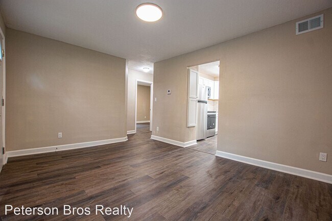 Building Photo - 2 br, 1 bath House - 5005 South 42nd Street