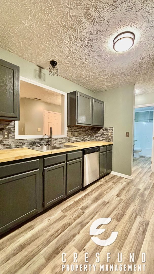 Building Photo - Beautifully Updated 3 Bedroom, 2 Bathroom ...