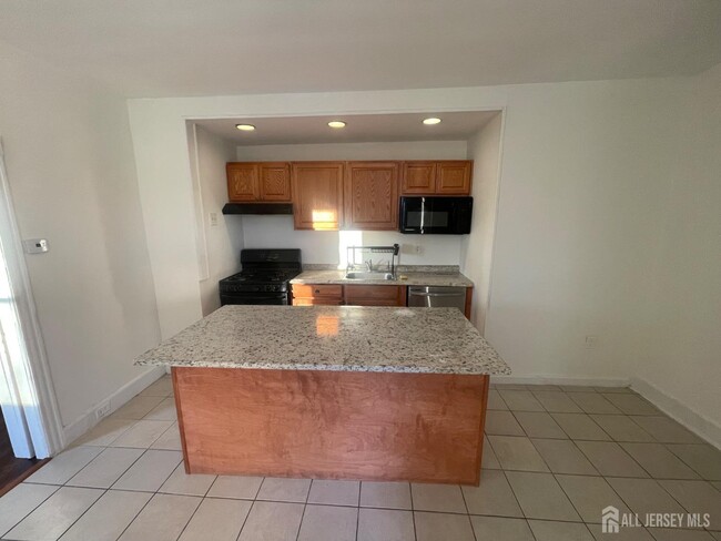 Foto del edificio - 577 Rahway Ave