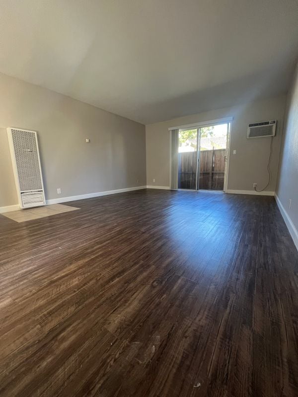 Building Photo - 3401 Hillsborough Dr