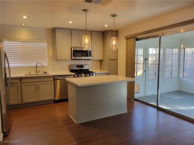 Building Photo - 358 Keating St