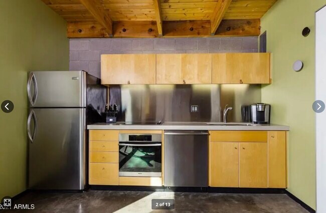 Foto del edificio - 727 E Portland St