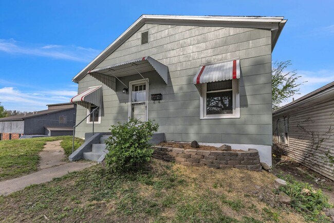 Foto del edificio - Bright & Updated 3-Bedroom Home Near Local Schools