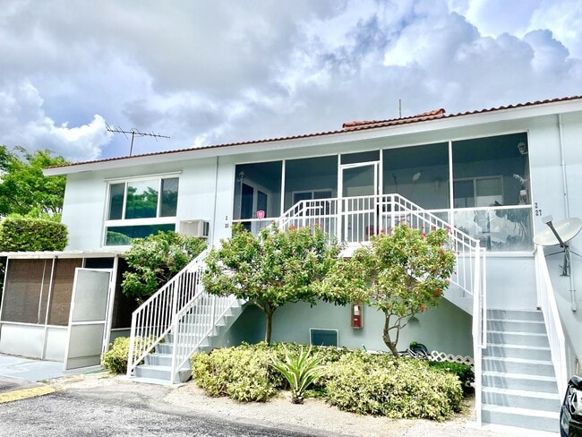Building Photo - 431 W Camino Real