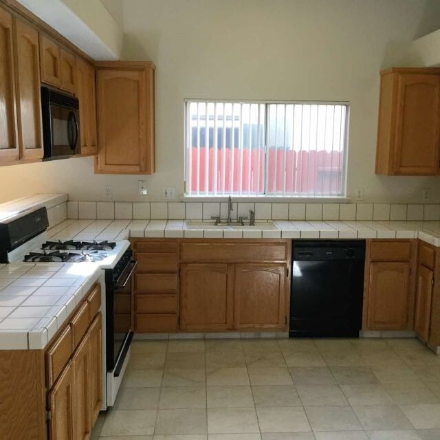 Building Photo - 2804 Bernstein Dr