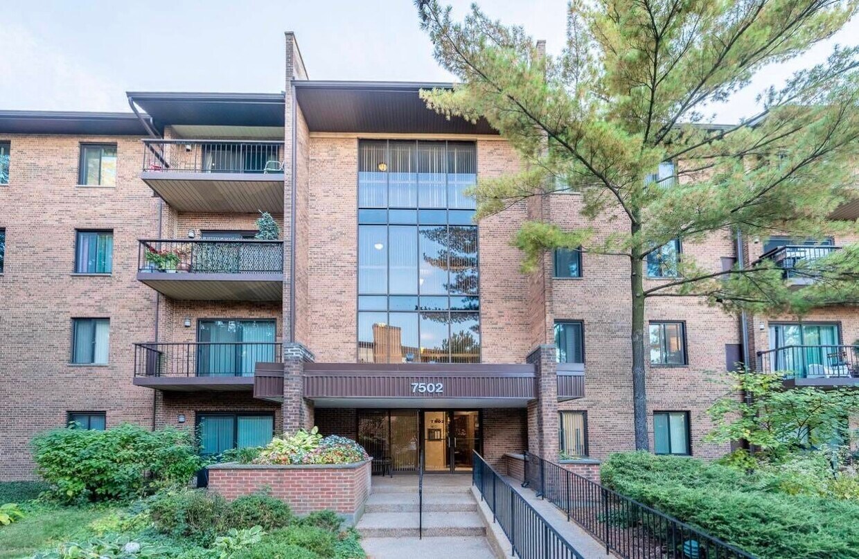Foto principal - 7502 Farmingdale Dr