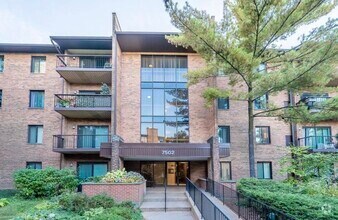 Building Photo - 7502 Farmingdale Dr