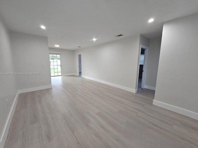 Building Photo - 3130 SW 65th Ave