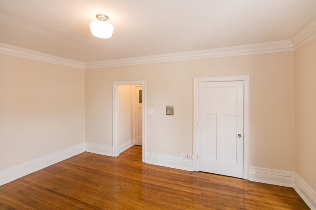 Building Photo - 120 Seward St