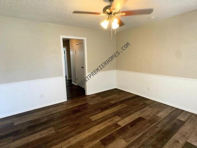 Building Photo - 3041 SW 40th Pl