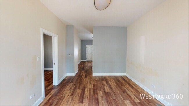 Photo - 2733 N Wayne Ave Apartment