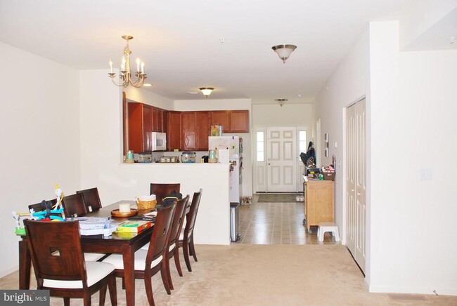 Building Photo - 2108 Hanford Way