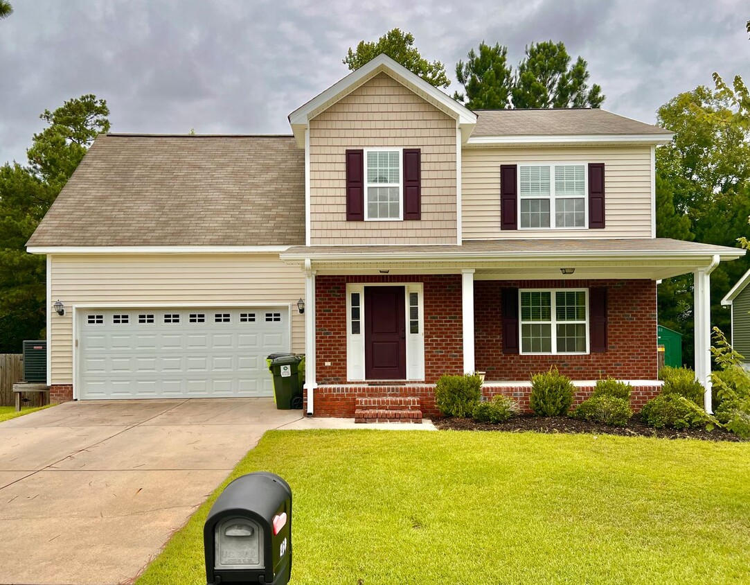 Primary Photo - Sellhorn Heights Beauty, 4BR/2.5BA, Fenced...
