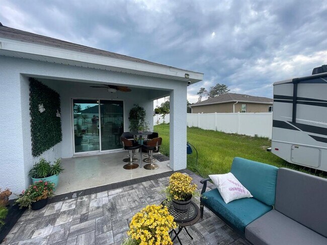 Foto del edificio - 465 Marion Oaks Ln