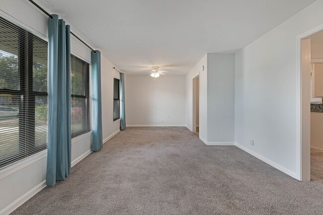 Building Photo - Dellview Neighborhood~Charming Mid-Century Home with Large Backyard