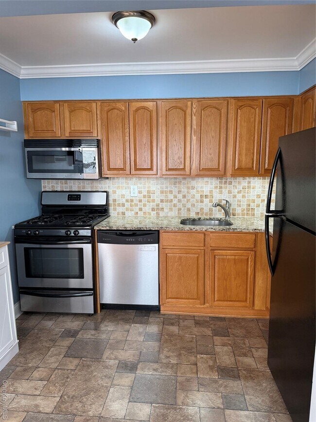Foto del edificio - 221 N Middletown Rd