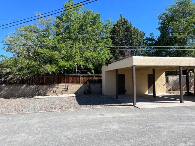 Building Photo - 4121 Mesa Verde Ave NE
