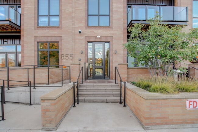 Building Photo - 855 N East St