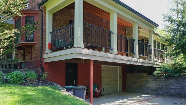 Foto del edificio - 928 Westholm Rd