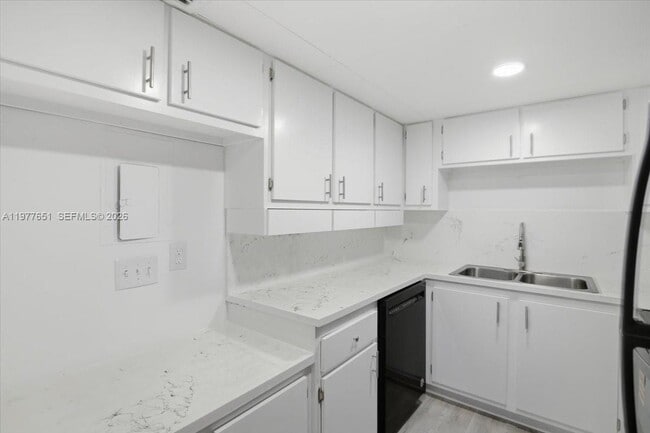 Building Photo - 6101 N Falls Cir Dr