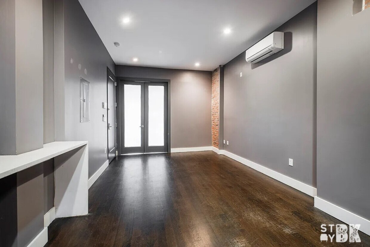 Foto principal - 441 Franklin Ave