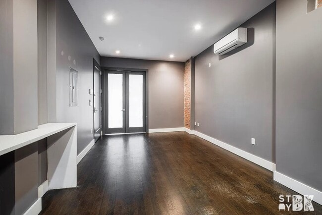 Building Photo - 441 Franklin Ave